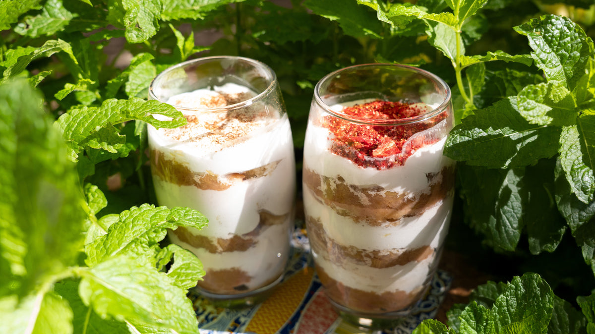 Veganes Frühsommerliches Rhabarber Tiramisu im Glas